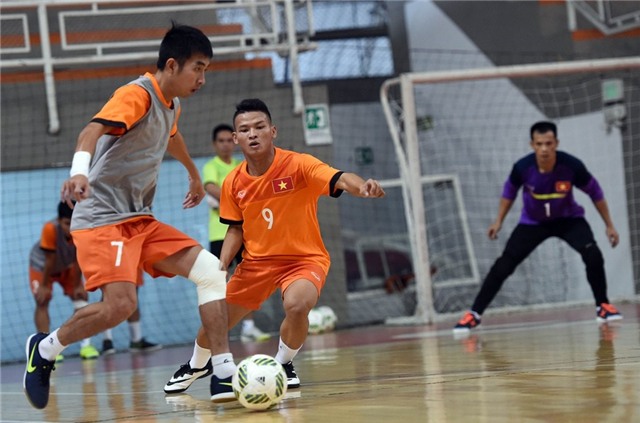 Ngay sau khi đặt chân đến thành phố Cali và ở tại khách sạn 5 sao InterContinental, tuyển futsal Việt Nam đã có buổi tập đầu tiên kéo dài 90 phút.