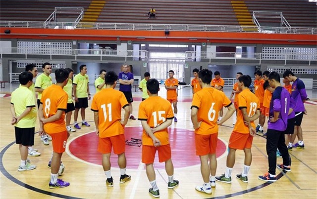 Tuyen futsal Viet Nam tap buoi dau tien tai Colombia hinh anh 3