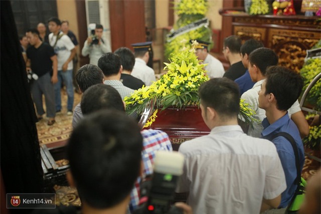 Gia đình xúc động tiễn đưa Nghệ sĩ Ưu tú Hán Văn Tình về nơi an nghỉ cuối cùng - Ảnh 5.