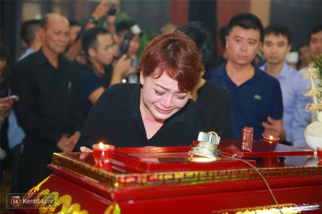 Những giọt nước mắt xúc động tiễn đưa Nghệ sĩ Ưu tú Hán Văn Tình về nơi an nghỉ cuối cùng - Ảnh 16.