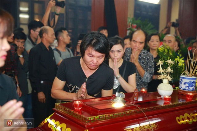 Những giọt nước mắt xúc động tiễn đưa Nghệ sĩ Ưu tú Hán Văn Tình về nơi an nghỉ cuối cùng - Ảnh 23.