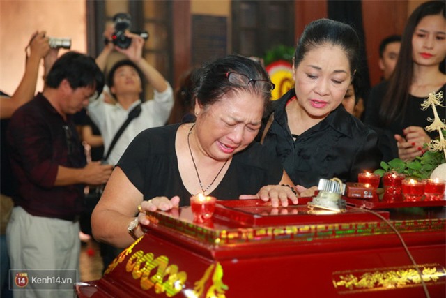 Những giọt nước mắt xúc động tiễn đưa Nghệ sĩ Ưu tú Hán Văn Tình về nơi an nghỉ cuối cùng - Ảnh 60.