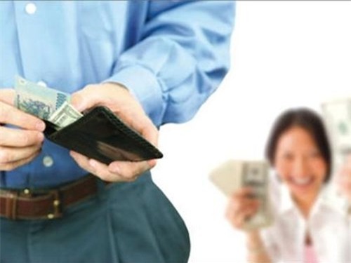 Sốc với chồng keo kiệt có mấy tỉ gửi ngân hàng vẫn kì kèo mớ rau từng nghìn lẻ khiến vợ bỏ về nhà mẹ đẻ