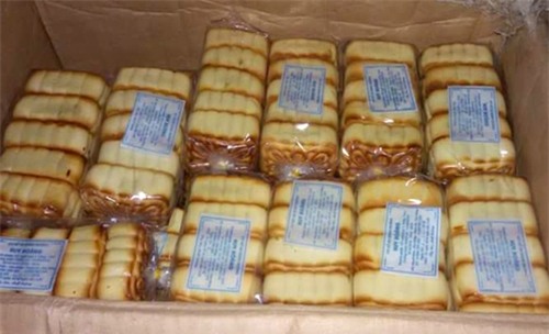 banh trung thu 5.000 dong/chiec ban tran lan tren “cho mang” hinh anh 2