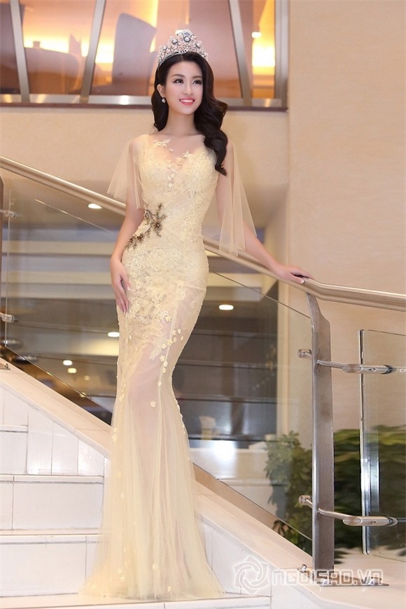 Hoa hậu Mỹ Linh rạng rỡ 3
