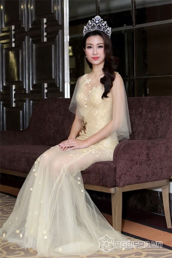 Hoa hậu Mỹ Linh rạng rỡ 5
