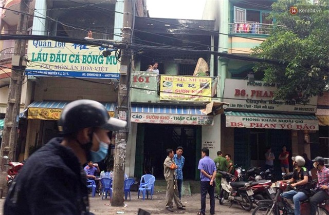 TP. HCM: Bị phóng hỏa đốt nhà, người phụ nữ nhảy lầu thoát thân trong tình trạng bỏng nặng - Ảnh 1.