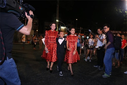 Cảnh tượng "trái ngang" của Sơn Tùng và Hồ Văn Cường - 4