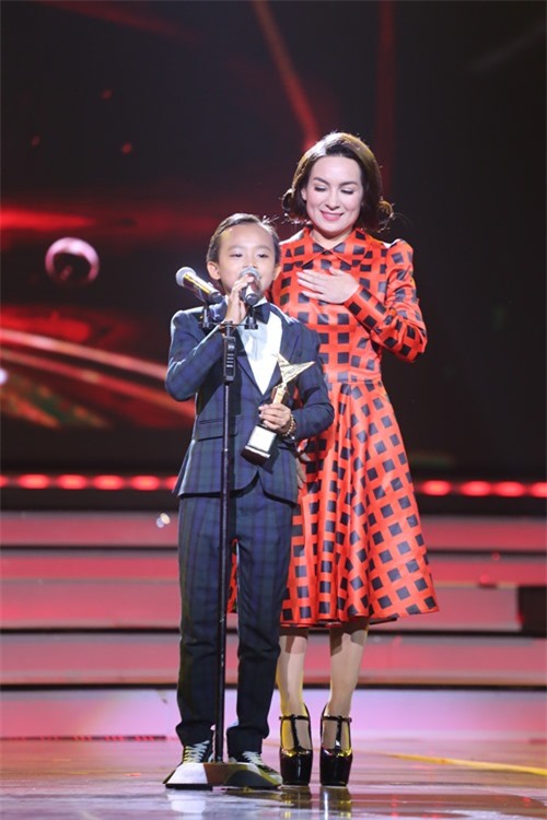 Cảnh tượng "trái ngang" của Sơn Tùng và Hồ Văn Cường - 9