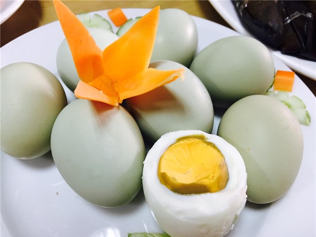 trứng gà vỏ xanh, trứng gà lạ, xuất hiện trứng gà vỏ xanh, trứng gà, trứng gà cao cấp