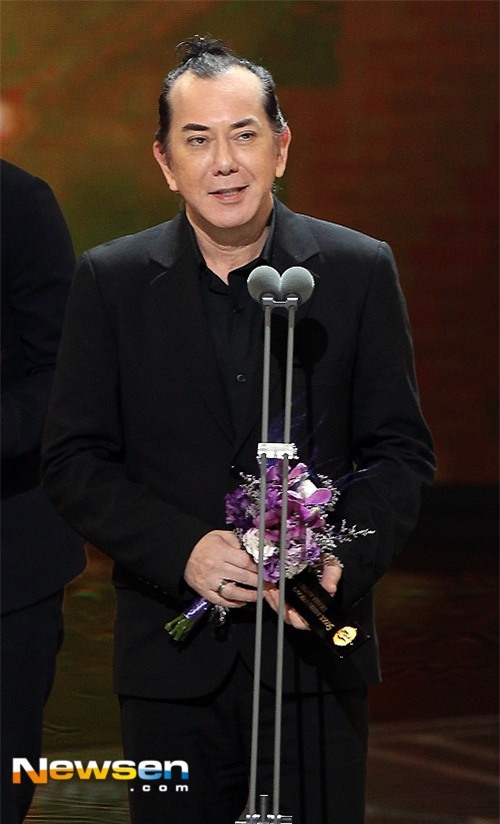 Nhã Phương nhận giải cùng Song Joong Ki và tài tử Diệp Vấn - Ảnh 4.