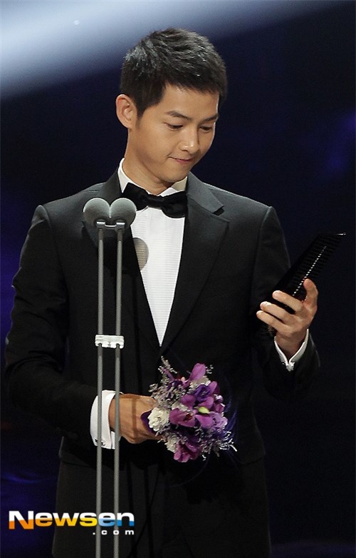 Nhã Phương nhận giải cùng Song Joong Ki và tài tử Diệp Vấn - Ảnh 5.