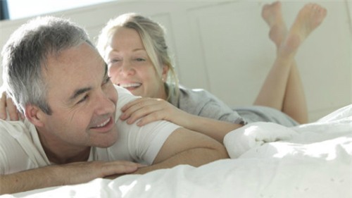 sex-khien-dan-ong-lon-tuoi-de-dau-tim