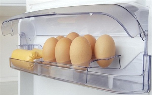 Bảo quản trứng ở “cửa” tủ lạnh: Sai lầm chết người mà ta mắc bấy lâu nay - Ảnh 1.