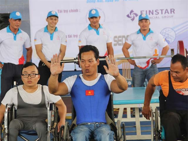Hạnh phúc đã mỉm cười với nhà vô địch Paralympic Lê Văn Công - Ảnh 1.