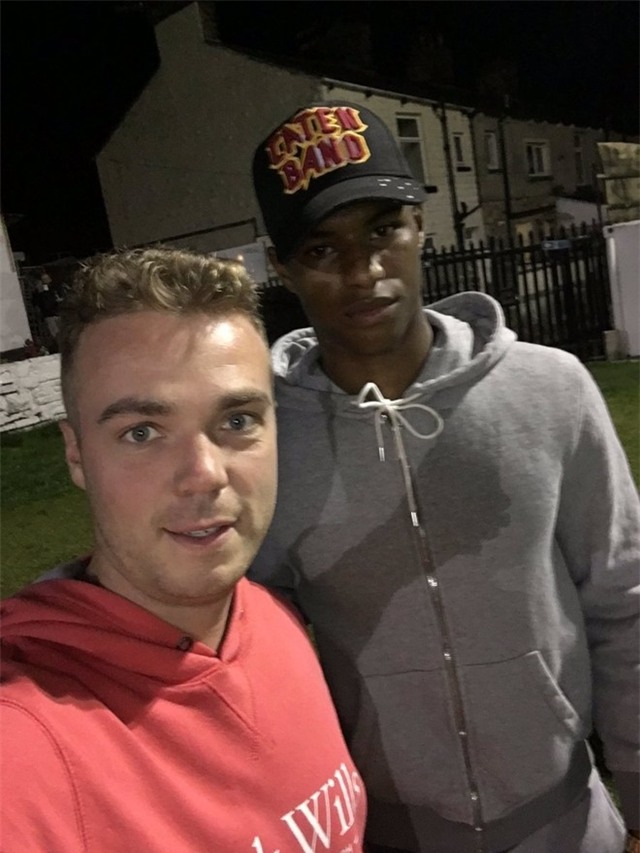 De Gea, Herrera, Rashford tranh thu xa hoi truoc them derby hinh anh 6