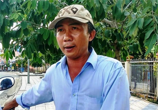 tài xế dìu xe khách