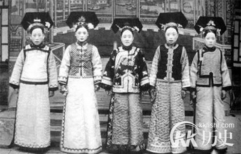 Phận đời chẳng giống như phim của những cách cách Thanh triều - Ảnh 3.