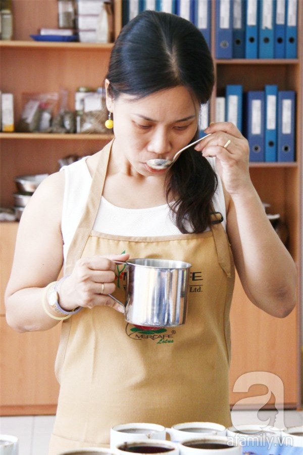 nghề nếm cà phê, cô gái có vị giác nghìn đô, nghề cupping, cupper, cà phê