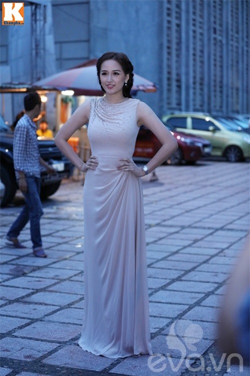 khanh thi rang ngoi xuat hien tai dam cuoi 