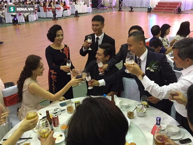 Cận cảnh hôn lễ cực kỳ đặc biệt của Chí Anh và vợ hot girl - Ảnh 25.