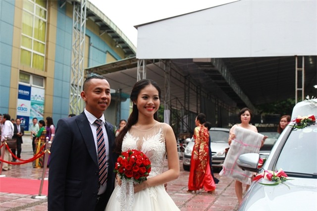 Cận cảnh hôn lễ cực kỳ đặc biệt của Chí Anh và vợ hot girl - Ảnh 3.