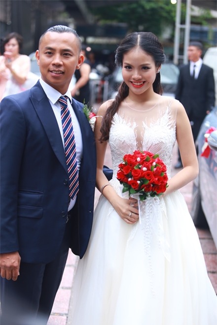 Cận cảnh hôn lễ cực kỳ đặc biệt của Chí Anh và vợ hot girl - Ảnh 5.