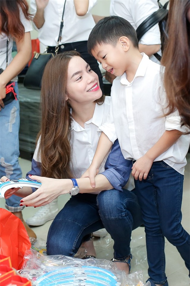 Subeo thich thu khi di tu thien cung me Ho Ngoc Ha hinh anh 2