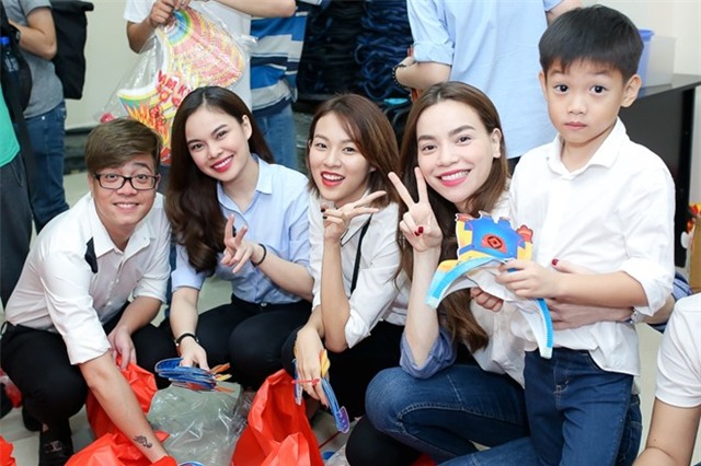 Subeo thich thu khi di tu thien cung me Ho Ngoc Ha hinh anh 4