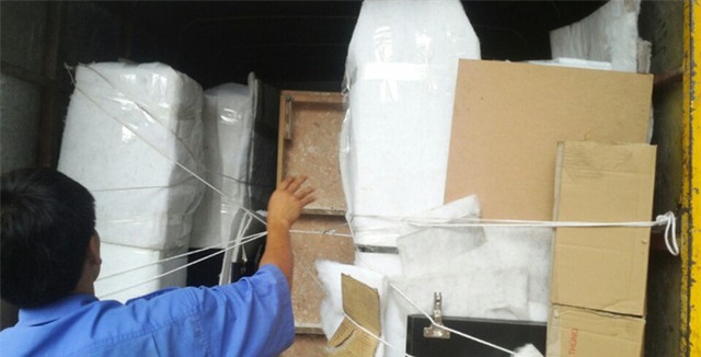 Ngang nhiên gọi người đến bán sạch tài sản trong nhà người chị họ