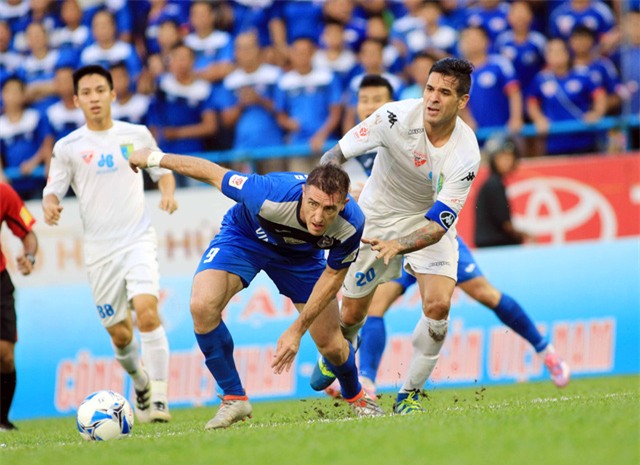 Trận đấu diễn ra khá căng thẳng - Ảnh: Gia Hưng