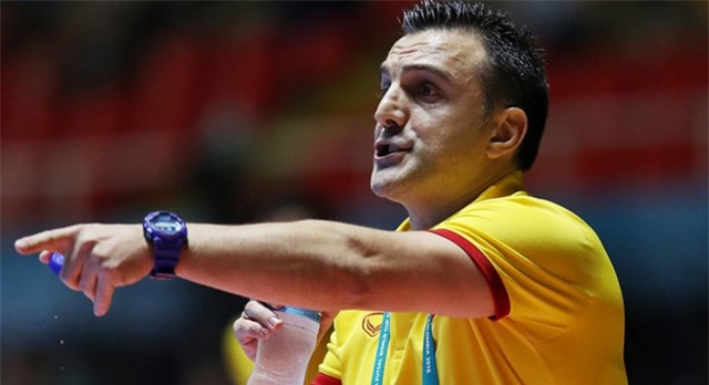 HLV Bruno Garcia đã chỉ đạo liên tục trong cả trận đấu