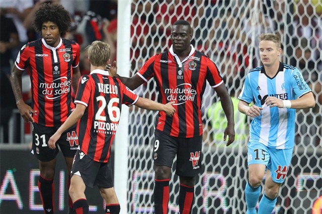 Balotelli lập cú đúp giúp đội bóng mới leo lên ngôi nhì bảng - Ảnh 2.