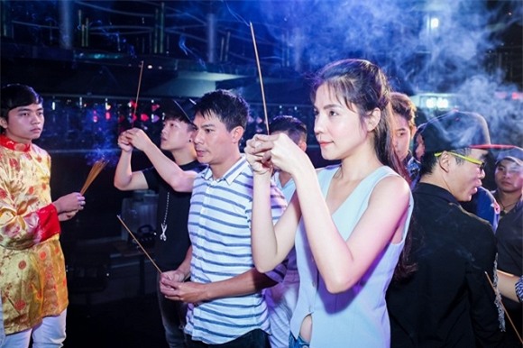sao đến nhà thờ tổ Hoài Linh 11