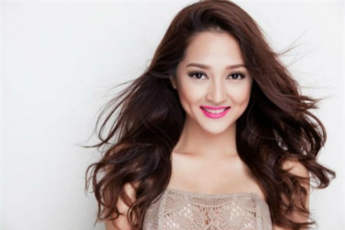 hoc lom sao viet 9 kieu toc nhe nhang giup nang tu tin dao pho mua thu - 1