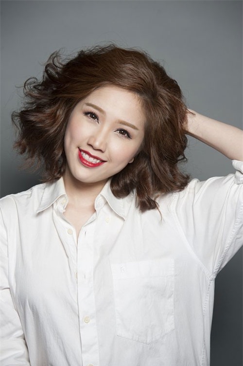 hoc lom sao viet 9 kieu toc nhe nhang giup nang tu tin dao pho mua thu - 4