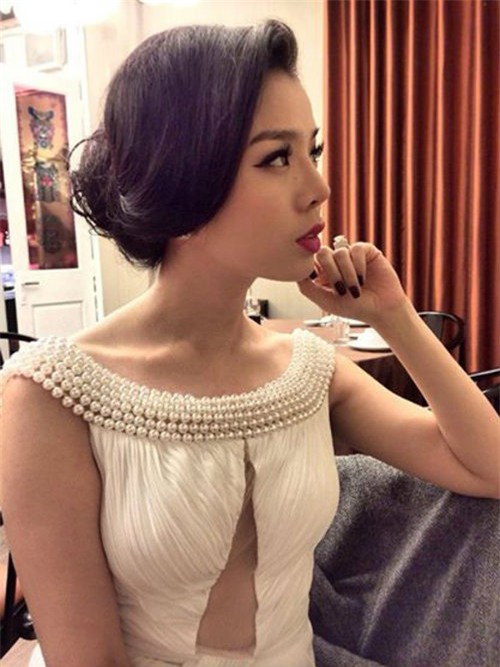 hoc lom sao viet 9 kieu toc nhe nhang giup nang tu tin dao pho mua thu - 7