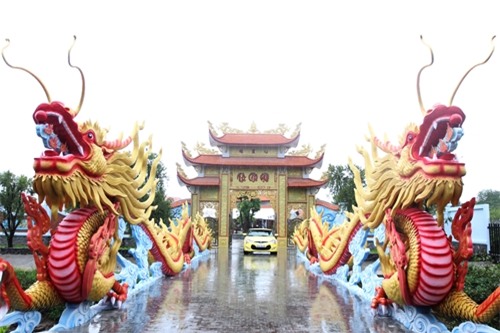 Cận cảnh bên trong nhà thờ trăm tỉ tráng lệ của Hoài Linh - Ảnh 1.