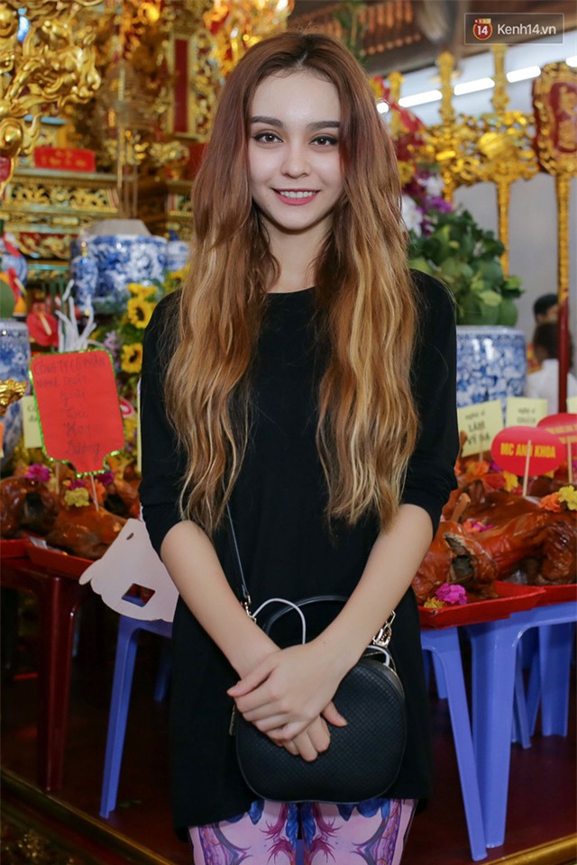 Cập nhật: Các nghệ sĩ đến thăm đền thờ Tổ trị giá 100 tỷ của Hoài Linh - Ảnh 14.