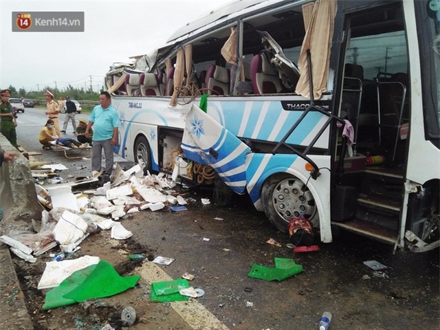 Xe khách nát bét sau cú đâm kinh hoàng, 6 người thương vong - Ảnh 3.