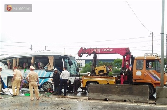 Xe khách nát bét sau cú đâm kinh hoàng, 6 người thương vong - Ảnh 4.