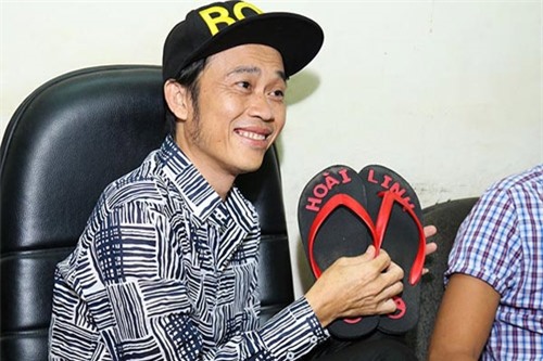 Nam danh hài từng tự hào khoe đôi dép tông khắc tên anh như một 