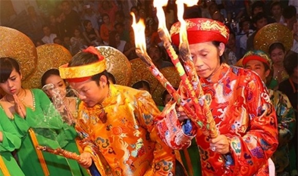 hoai-linh23-675x4001473521016-ngoisao 0