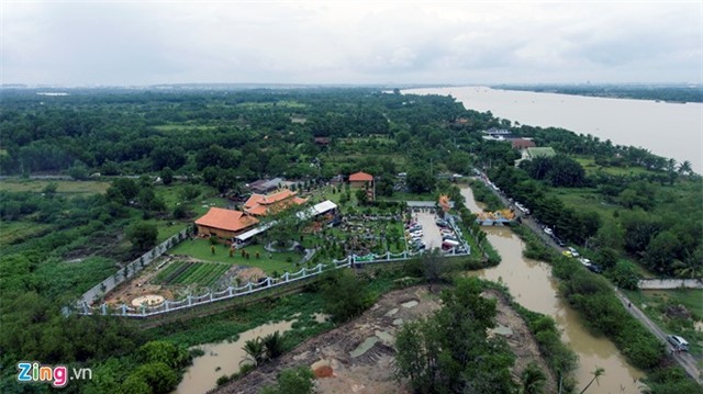 Toàn cảnh nhà thờ Tổ của Hoài Linh ở Sài Gòn - Ảnh 1.