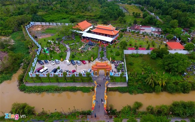 Toàn cảnh nhà thờ Tổ của Hoài Linh ở Sài Gòn - Ảnh 2.