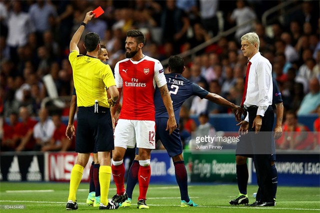 Arsenal thoát thua trước PSG trong trận đấu có 2 thẻ đỏ phút bù giờ - Ảnh 9.