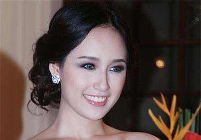 Mai Phuong Thuy na na Phi Thanh Van: Hoa hau xuong ngoi
