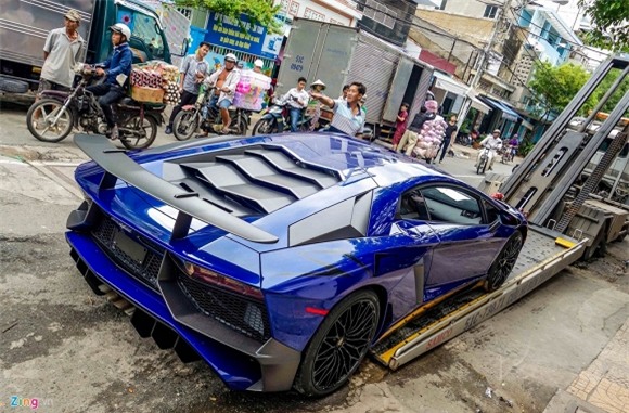 Minh Nhua mua hai sieu xe cung mau hinh anh 4