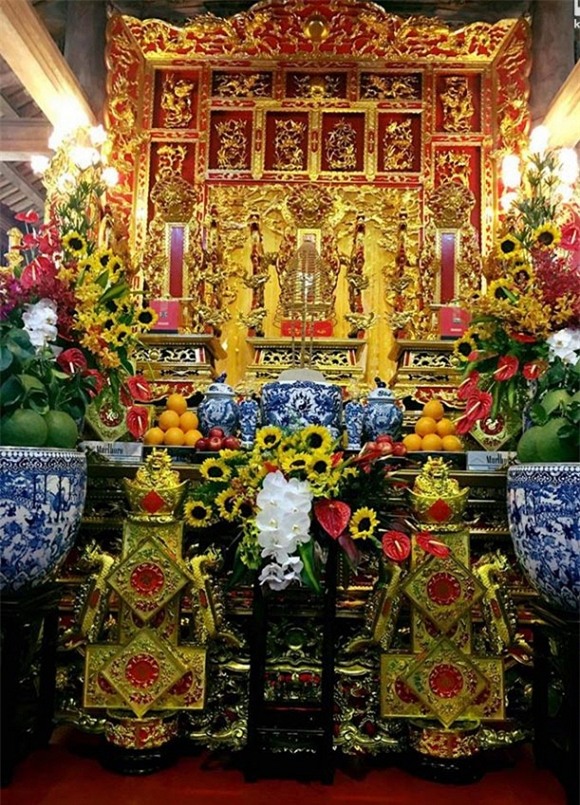 Hoài Linh đóng cửa nhà thờ tổ 8