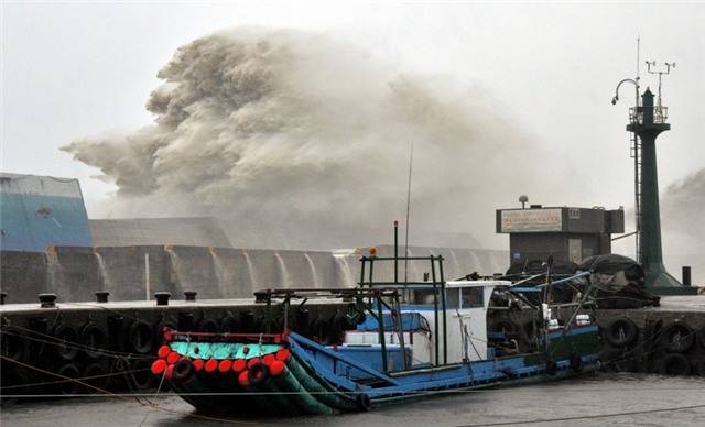 Sieu bao Meranti do bo, Dai Loan tan hoang hinh anh 1